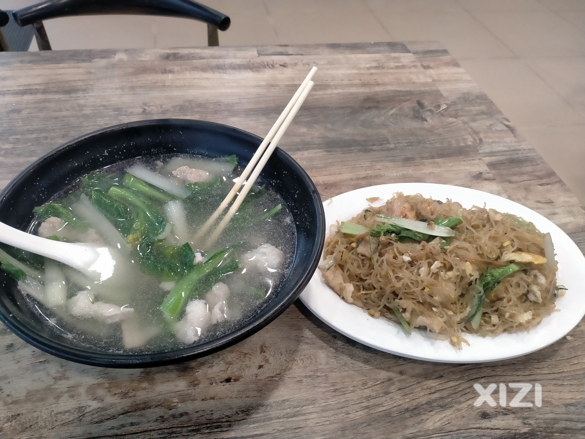 惠东美食～盐洲海鲜炒米粉。香