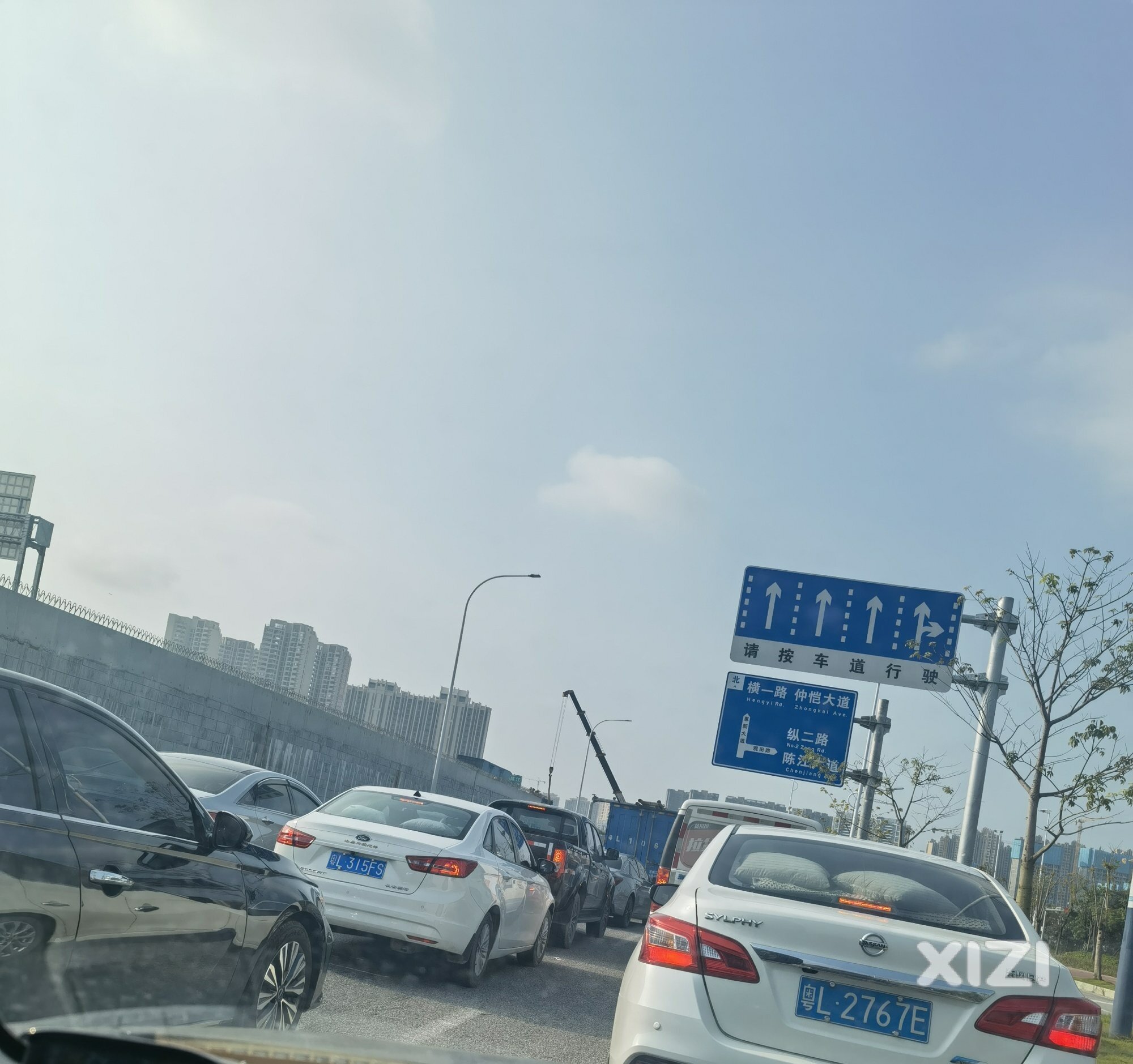 惠鑫大道这个位置老是上班高峰期间占道施工
