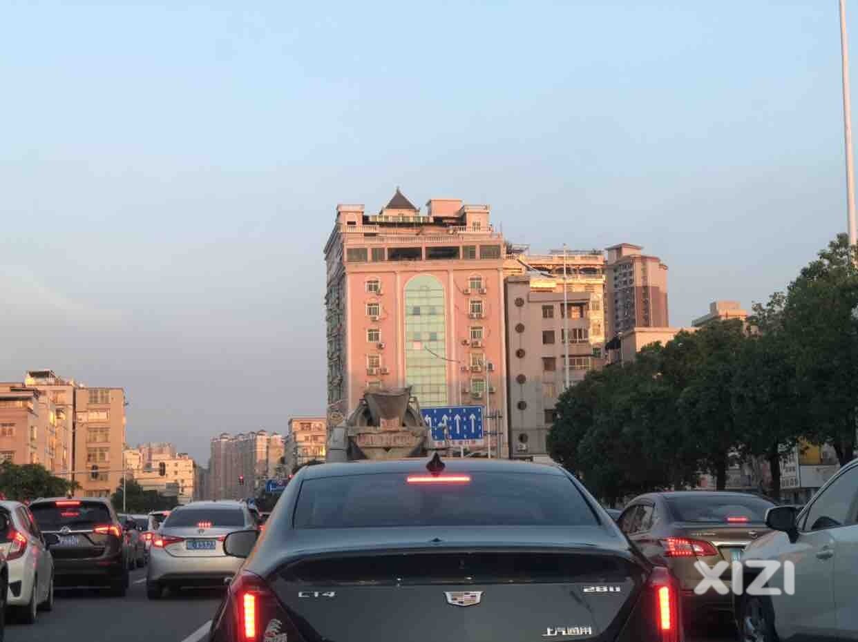 这个房子是不是倾斜了，有没有安全隐患。
