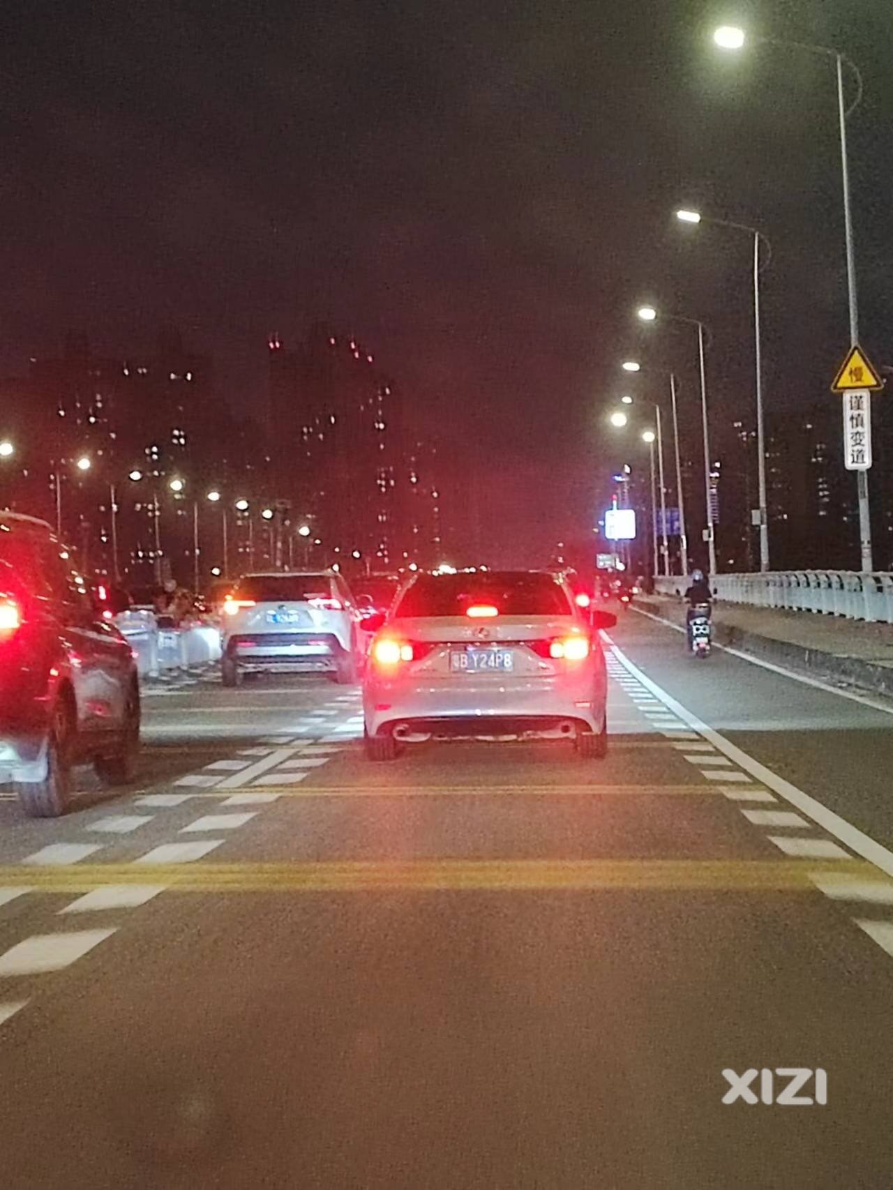 金山大桥的路灯那么亮