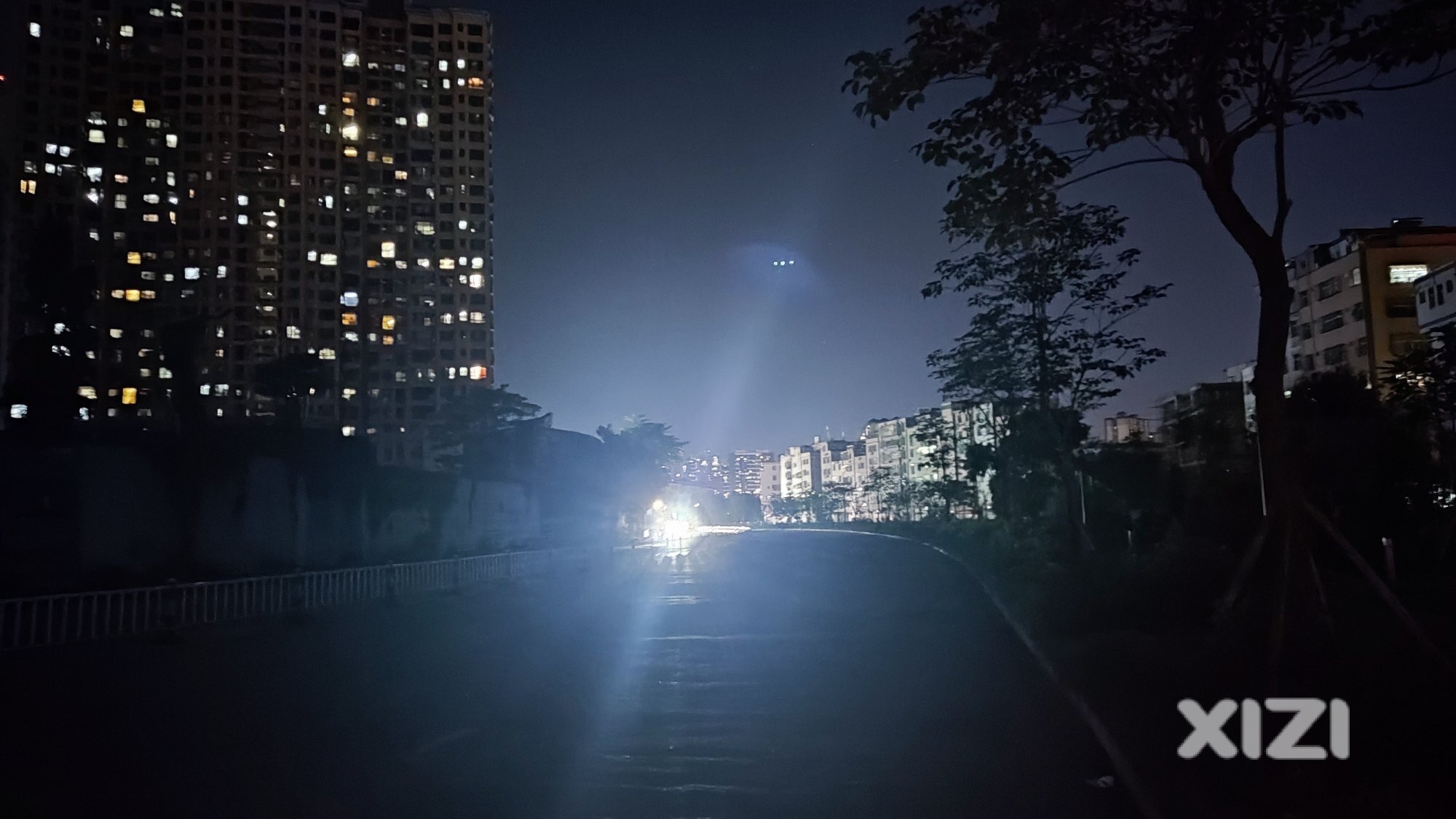 你相信这是三环内双向六车道的马路吗？