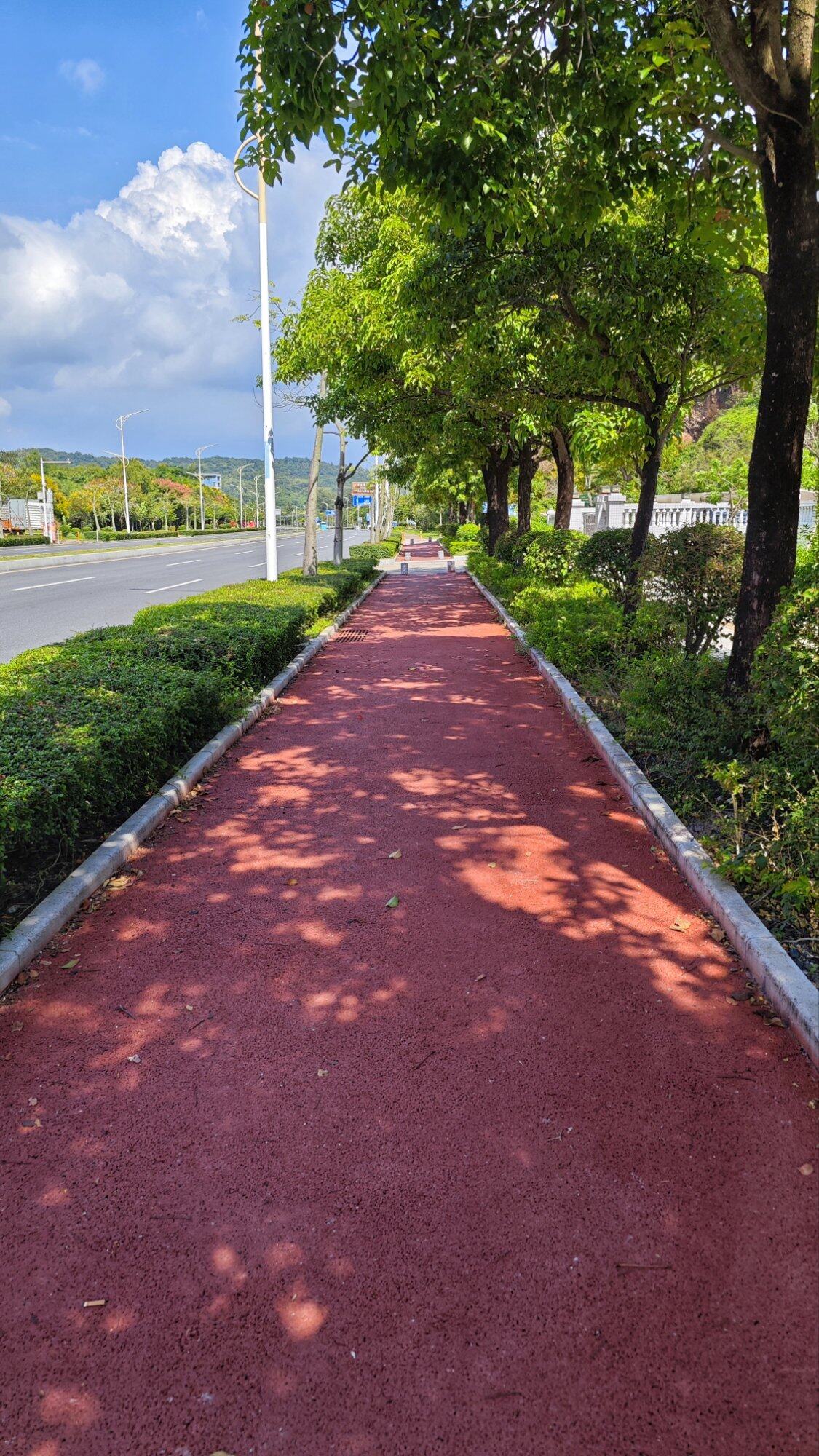 绿道上为何设“路槛”