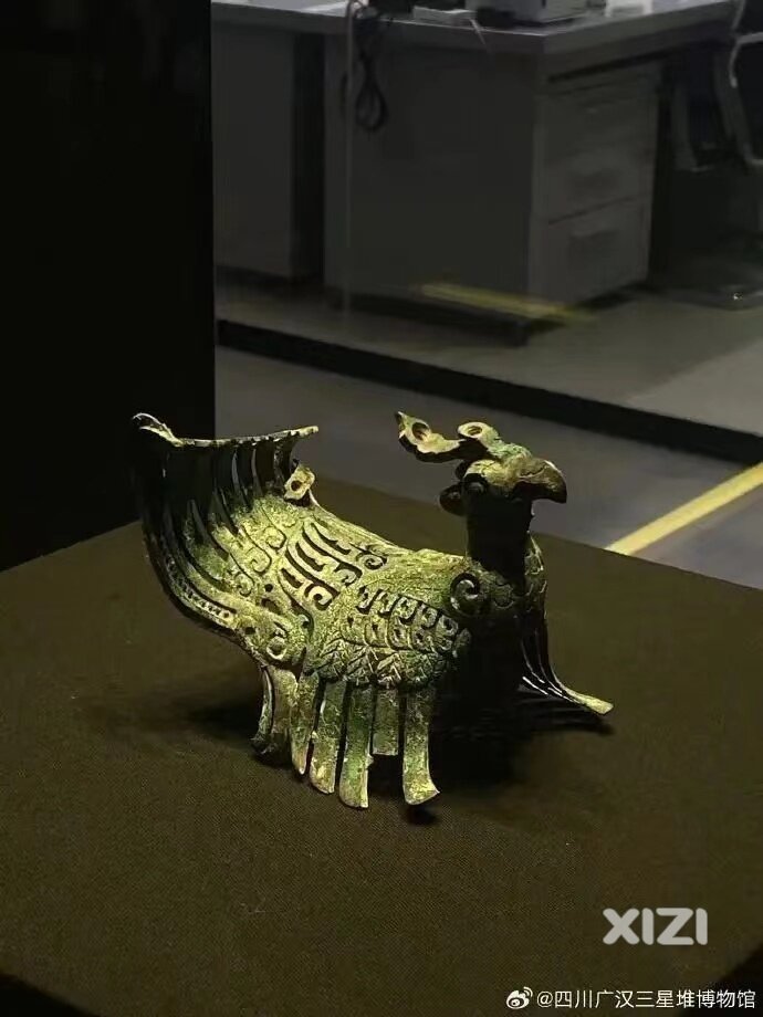 神鸟头顶是螺纹孔吗？古蜀人太牛了！
