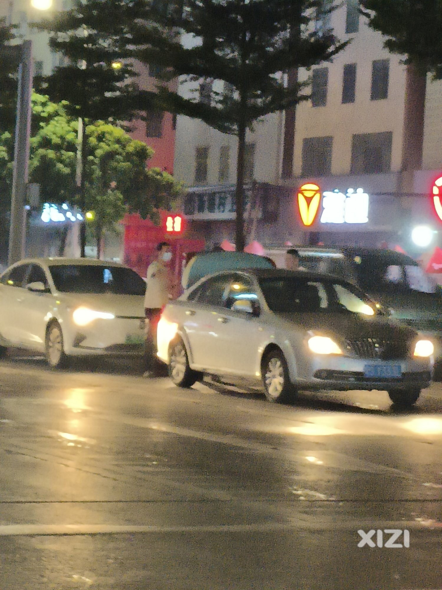 新塘秋宝路发生车祸