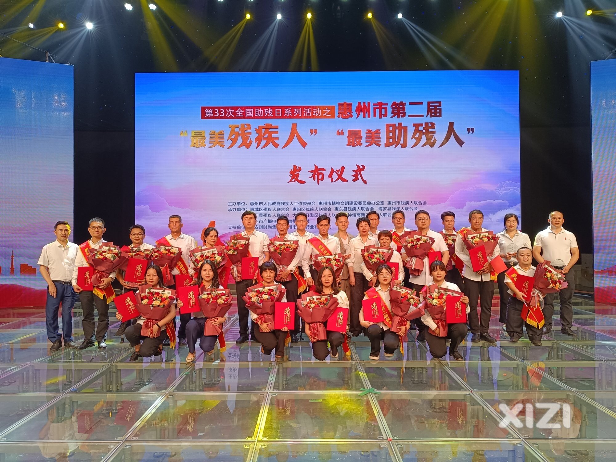 爱心企业艾安琪给惠州首届“最美残疾人”送温暖