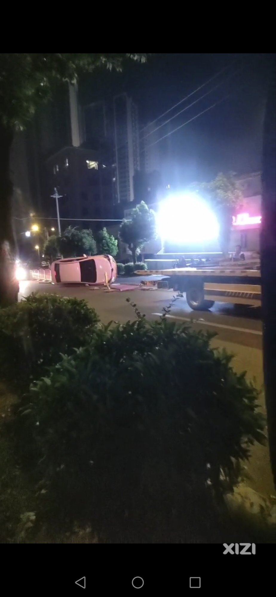 疑似瞌睡、车辆侧翻！！！