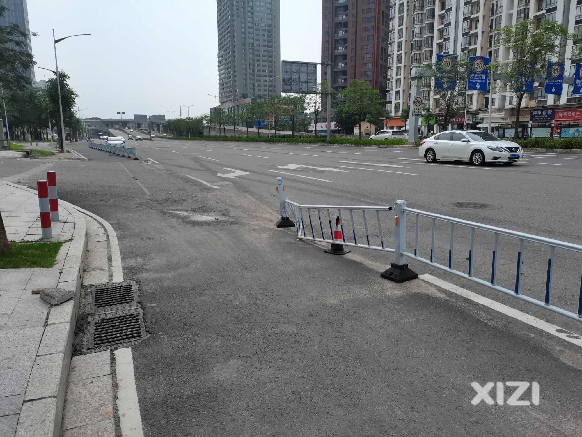 路边护栏维护好难