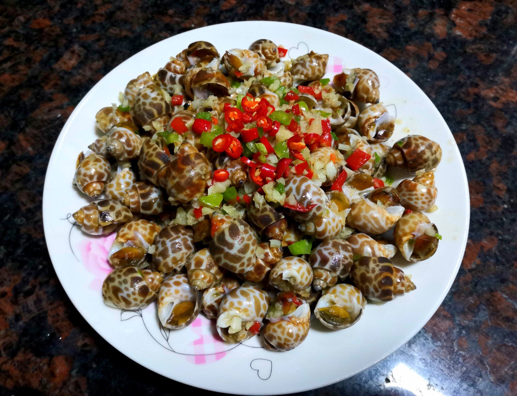 盐焗花螺鲜香嫩滑详细操作步骤告诉你，厨房小白都能轻松做。