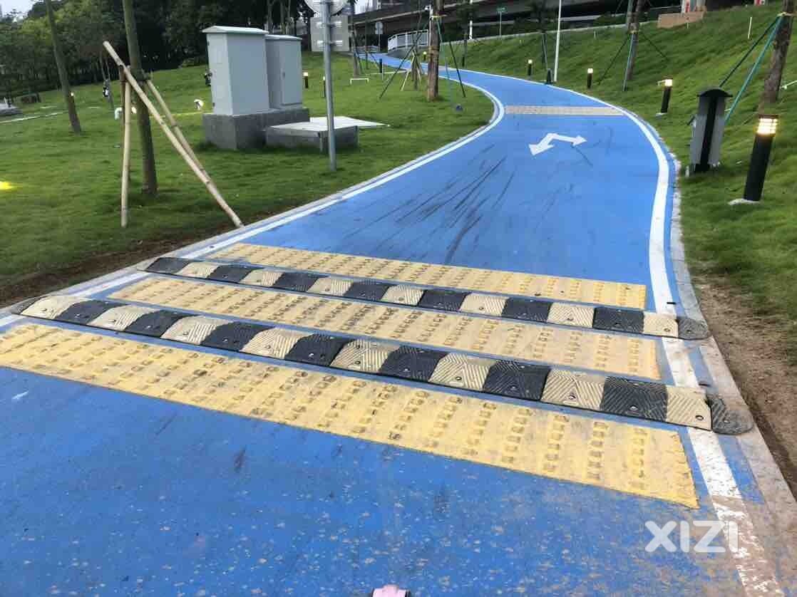 金山大桥圆环非机动车道上的减速带是否真的起了正面作用？