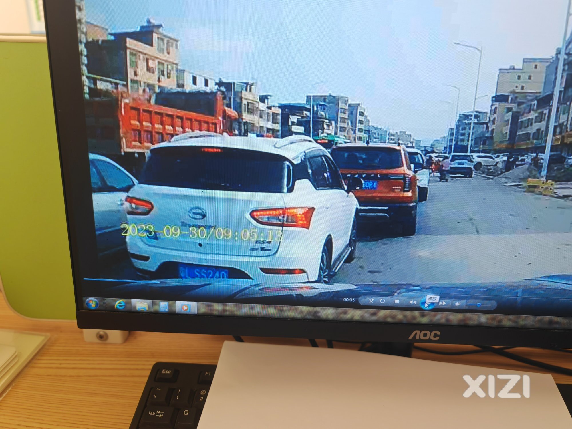 堵车路段不文明车主