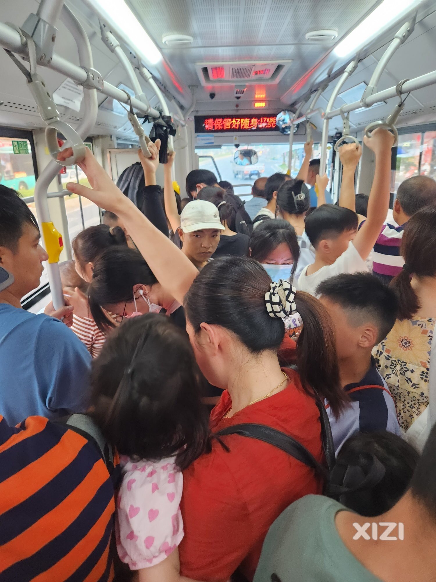 从惠州江北到深圳公交车离有座位还有多远路