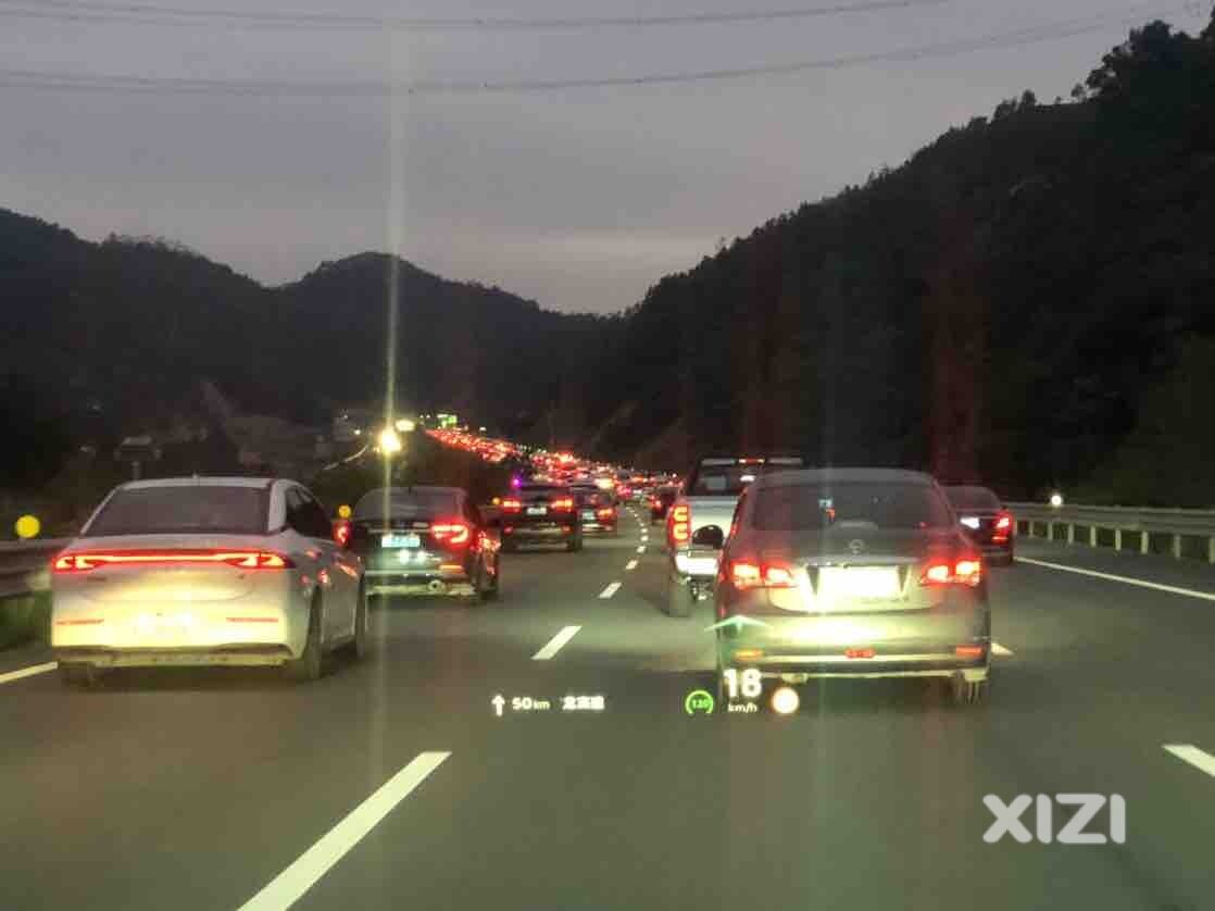 红色，很喜庆