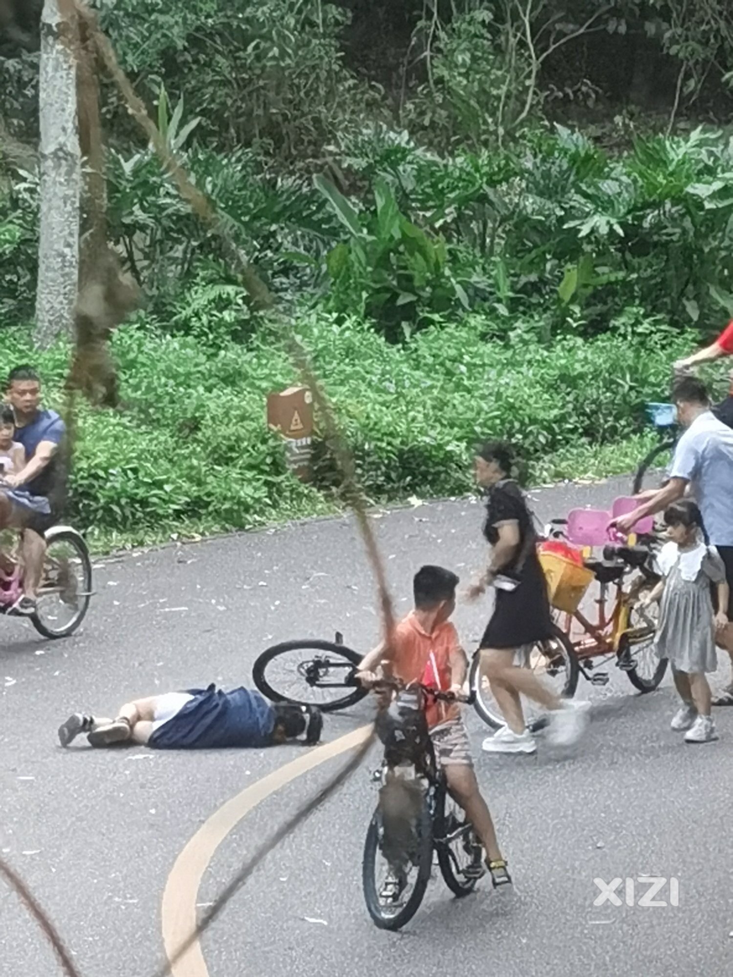 红花湖骑行摔跤是常态！