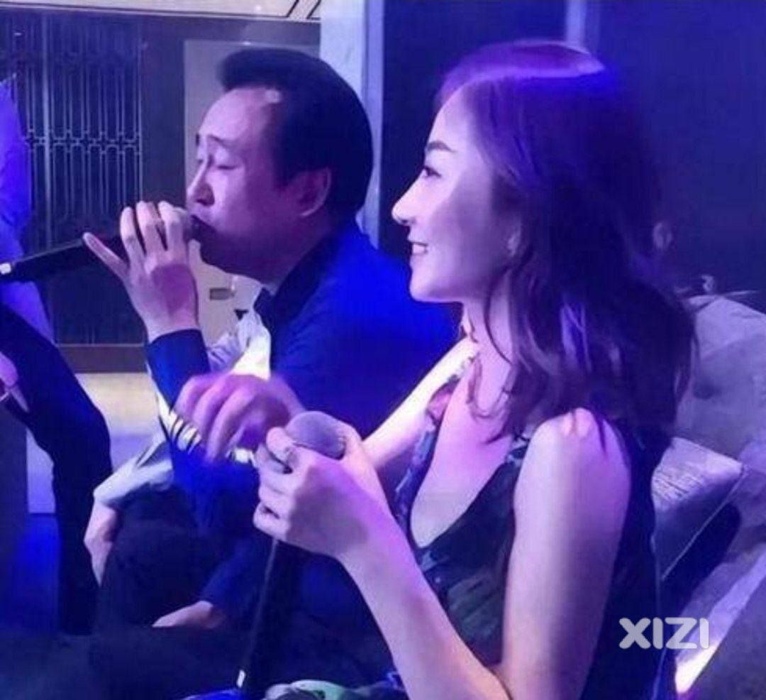 恒大歌舞团女团长白珊珊。