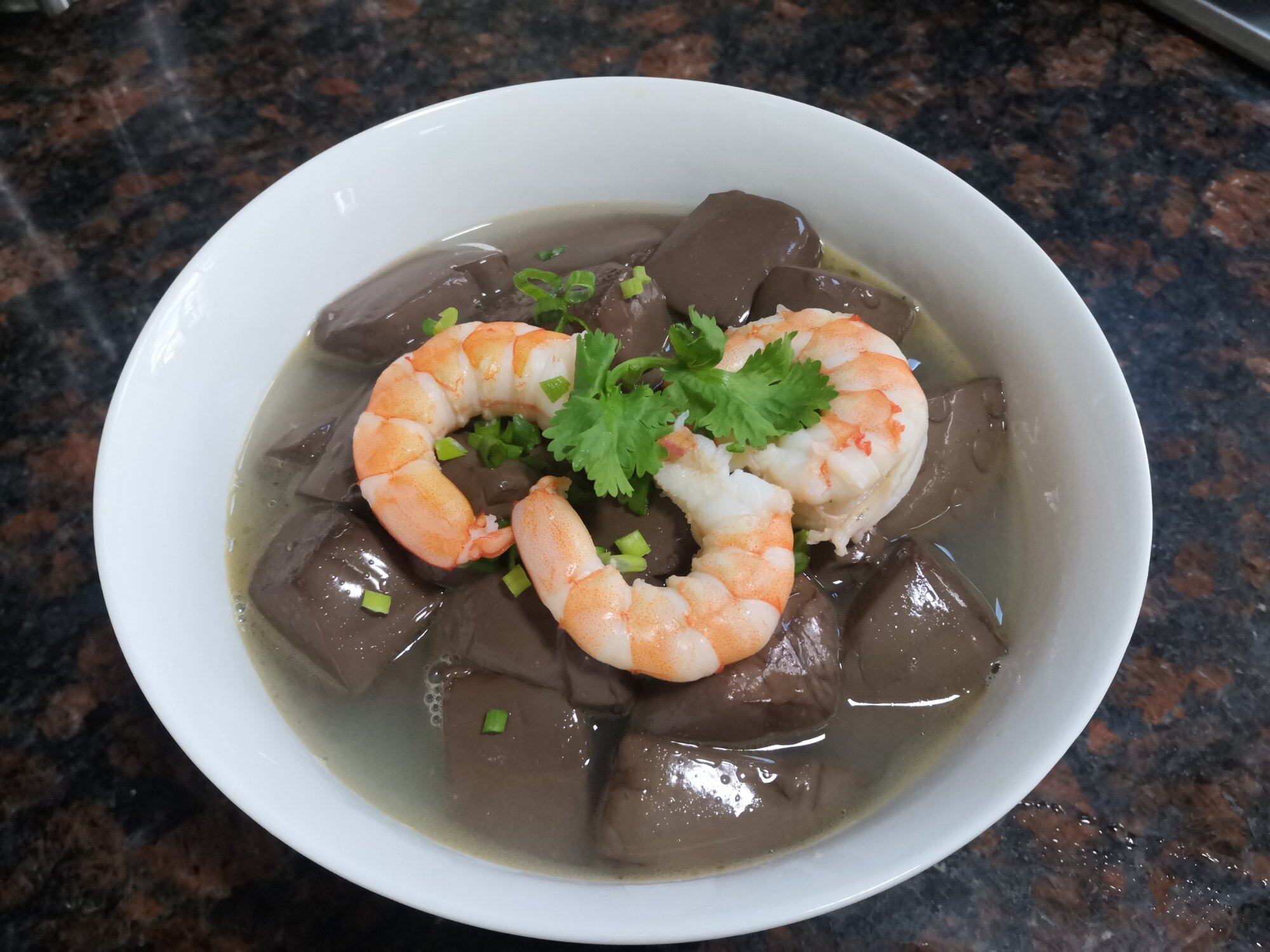 用不起眼的食材做是一道美味佳肴虾仁猪红