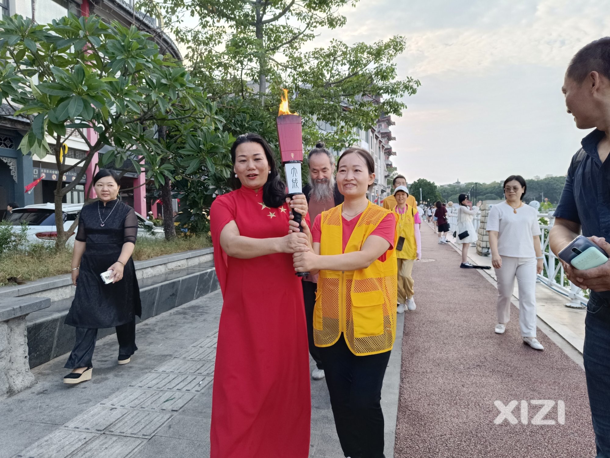 点亮心灯 喜迎圣火