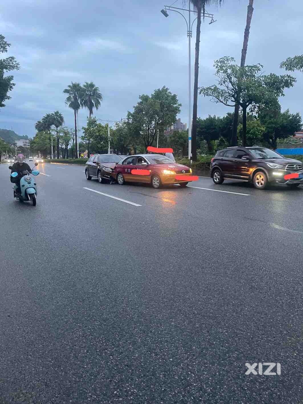 下雨天！各位开车注意