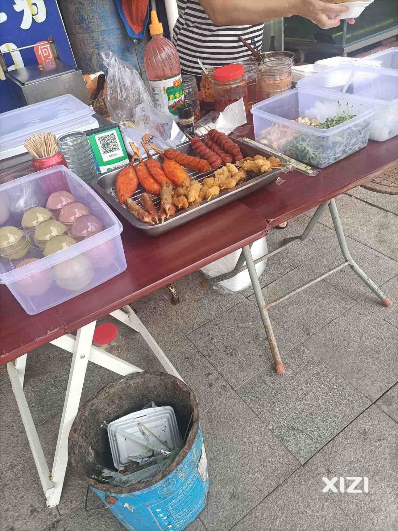 校园门口不卫生商贩