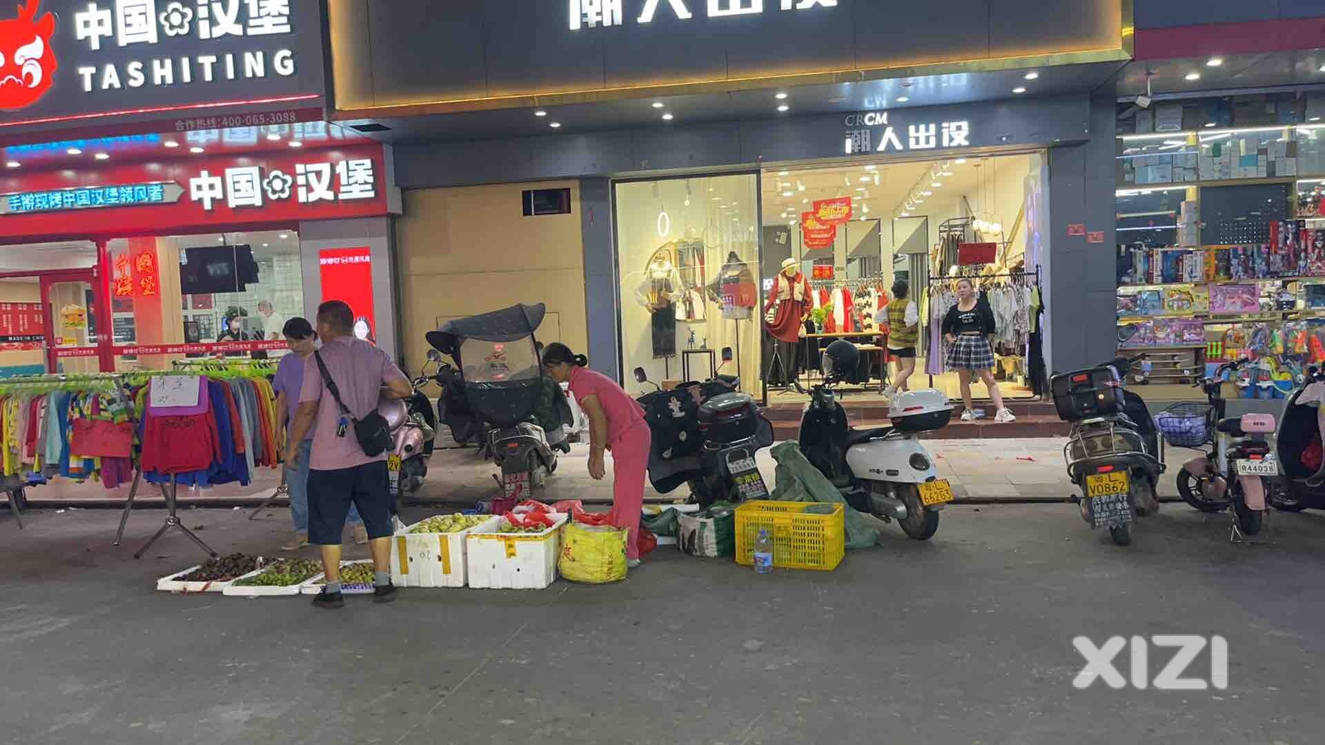 博罗罗阳光明路夜市街门全是乱摆摊的