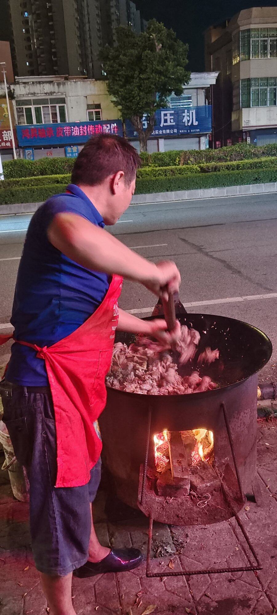 近日美食之一：荔枝柴火羊肉