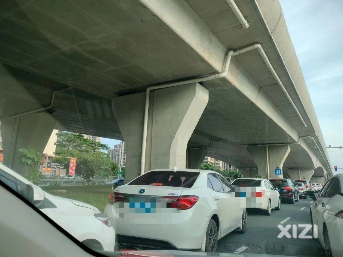 高架桥下的调头口一定要安排到最前面一个桥洞下吗？