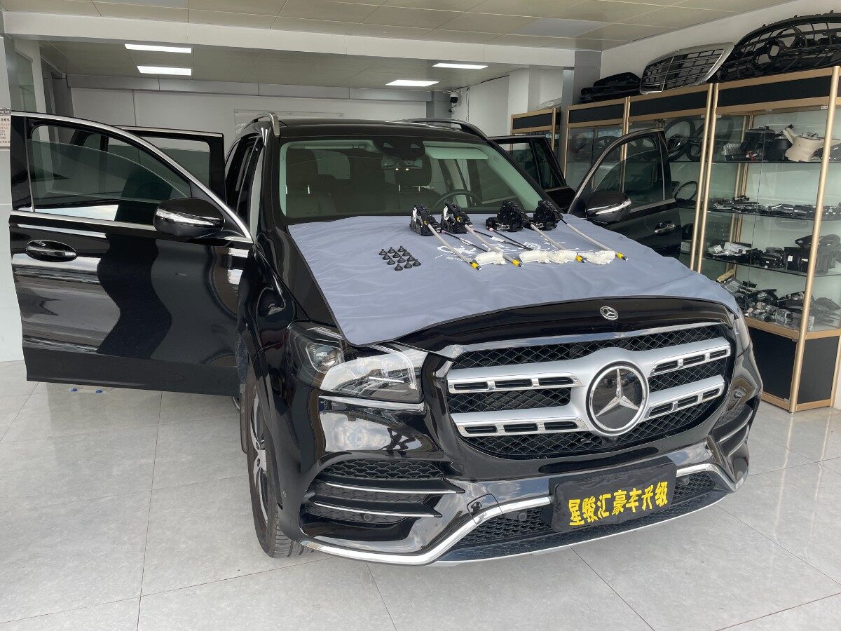 21款奔驰GLS400升级电动吸合车门 优雅关门