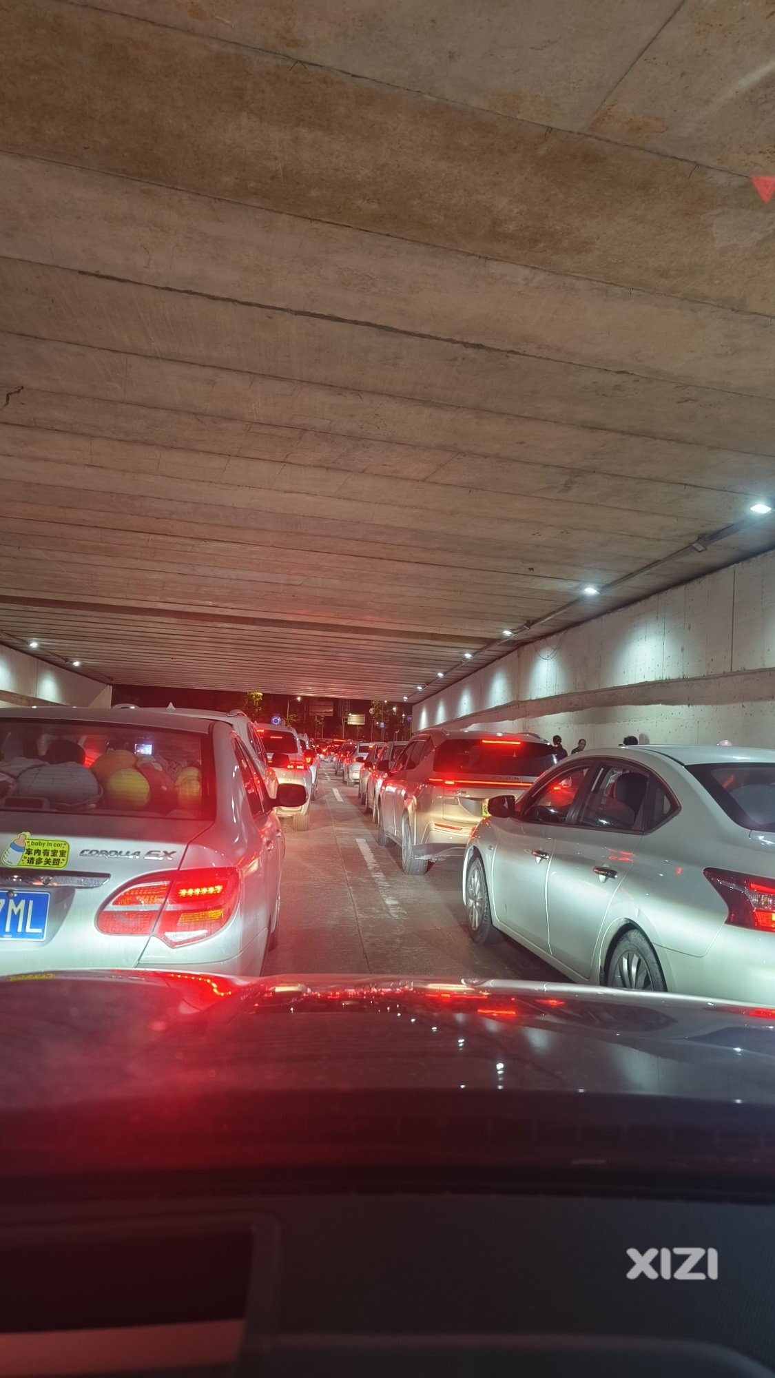 文头岭在穿过三环东路桥洞这里又又堵死了！