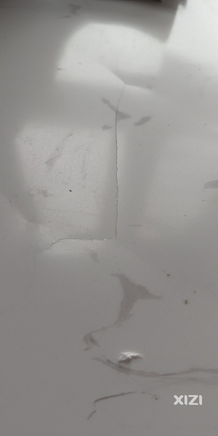 飘窗上的大理石裂口子了，啥情况
