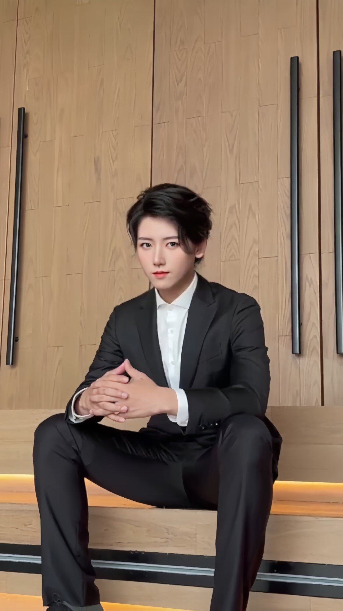 这头像够成熟稳重了吧
