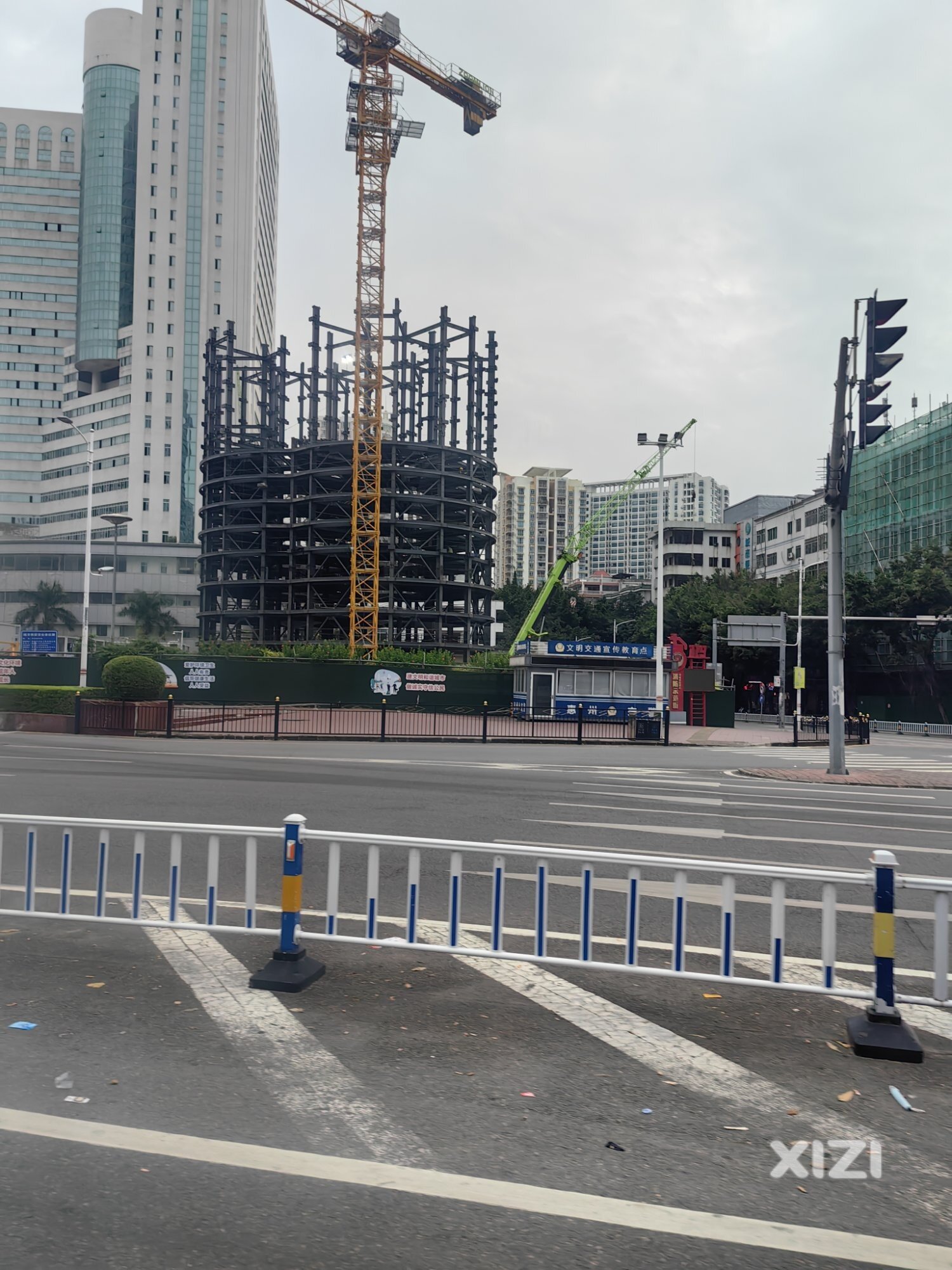 花边岭这个钢架建筑是