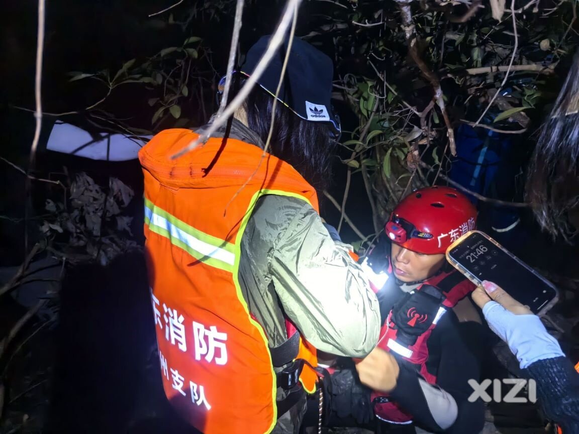 多名“驴友”被困山林 消防联同蓝天救援队联合救援