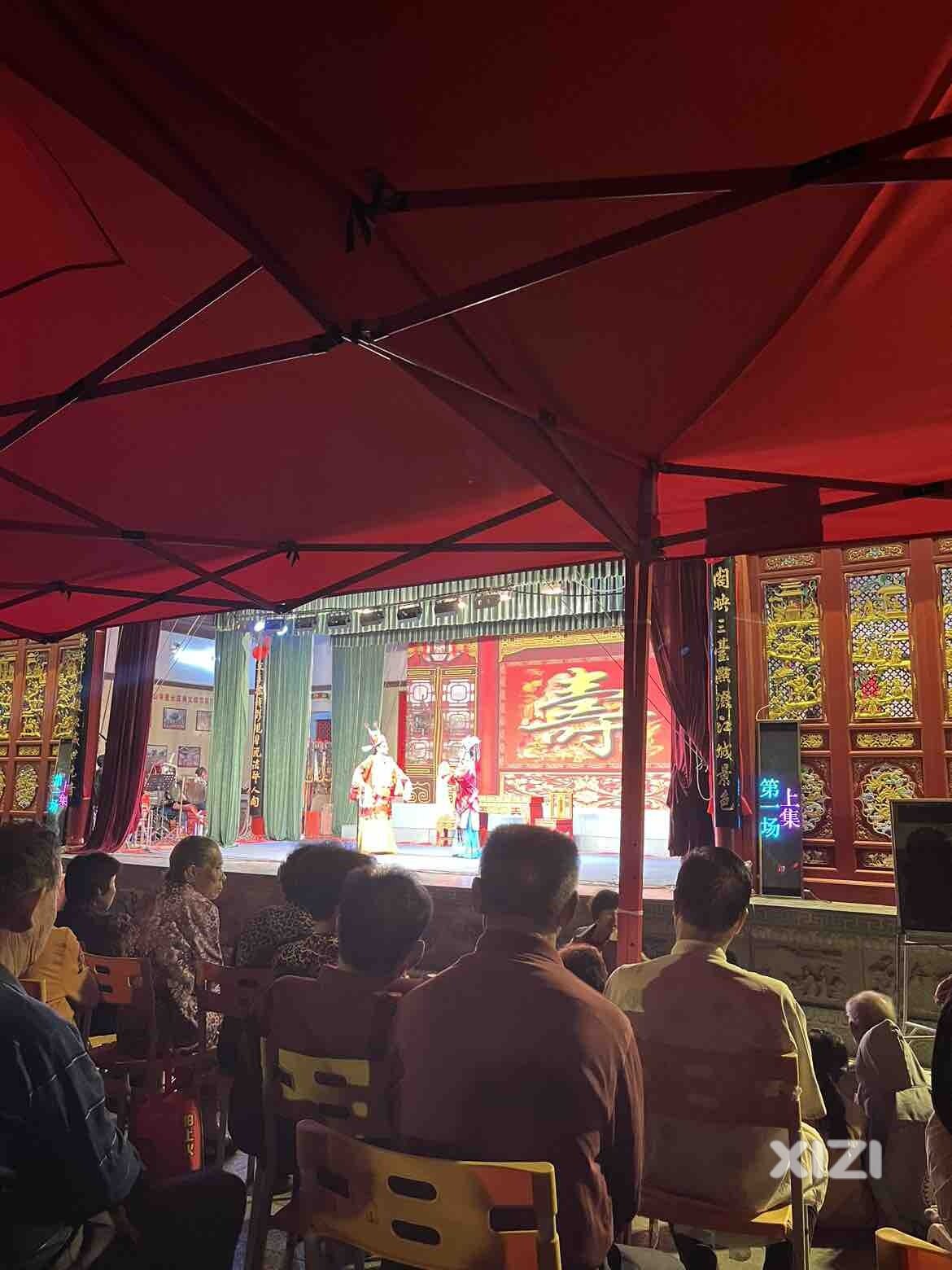 搬好小板凳，看戏看戏