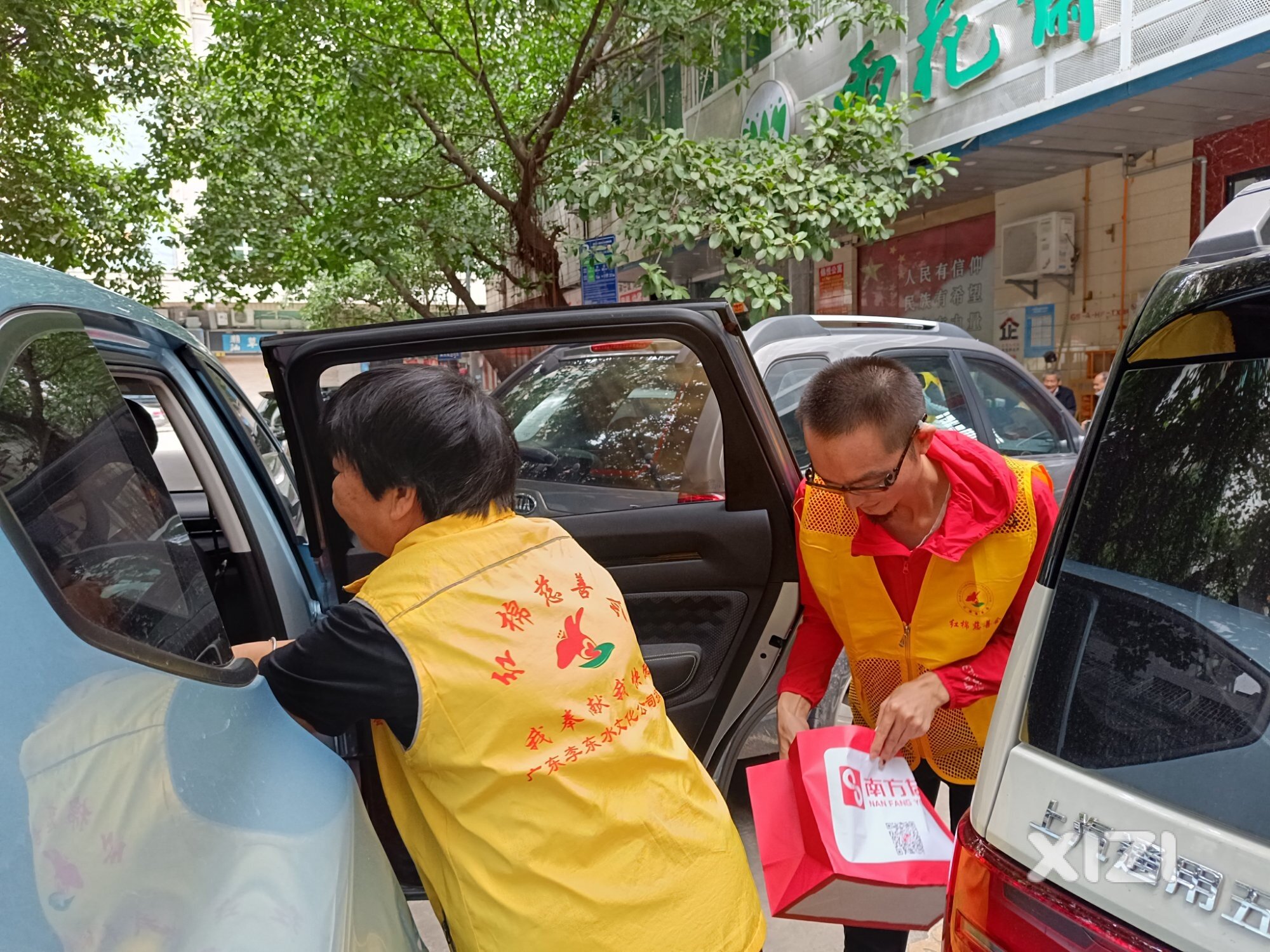 关爱夕阳红 情暖老人心