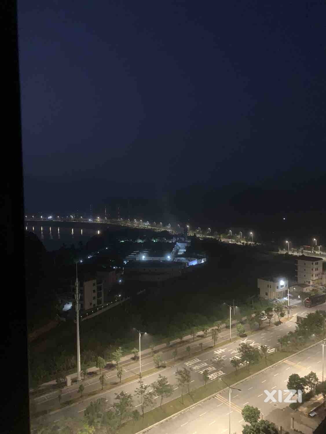 白天不敢排，晚上偷偷