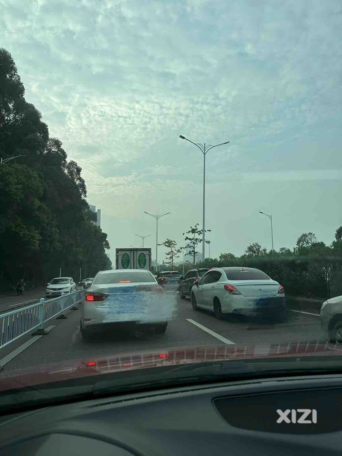 只要我起得够早，堵车就追不上我