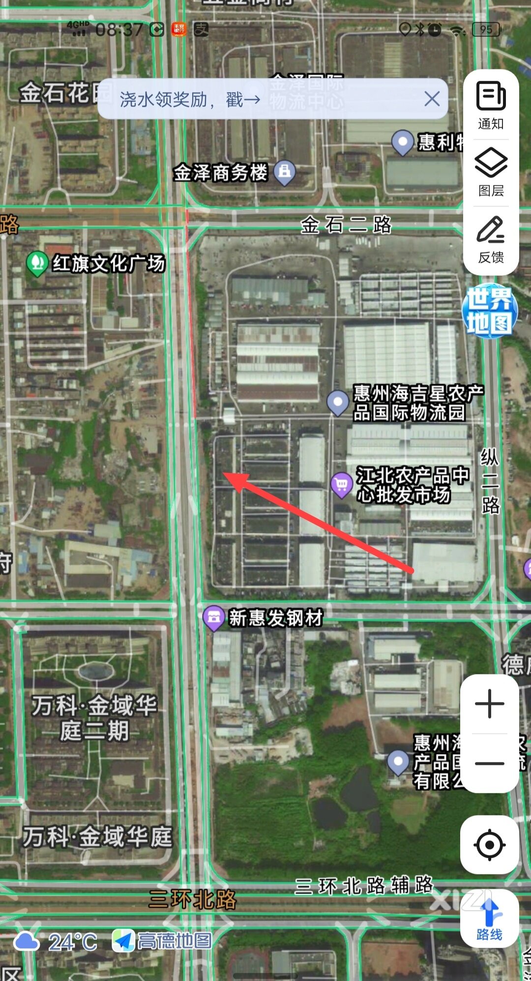 金龙大道经常有大货车停在马路上