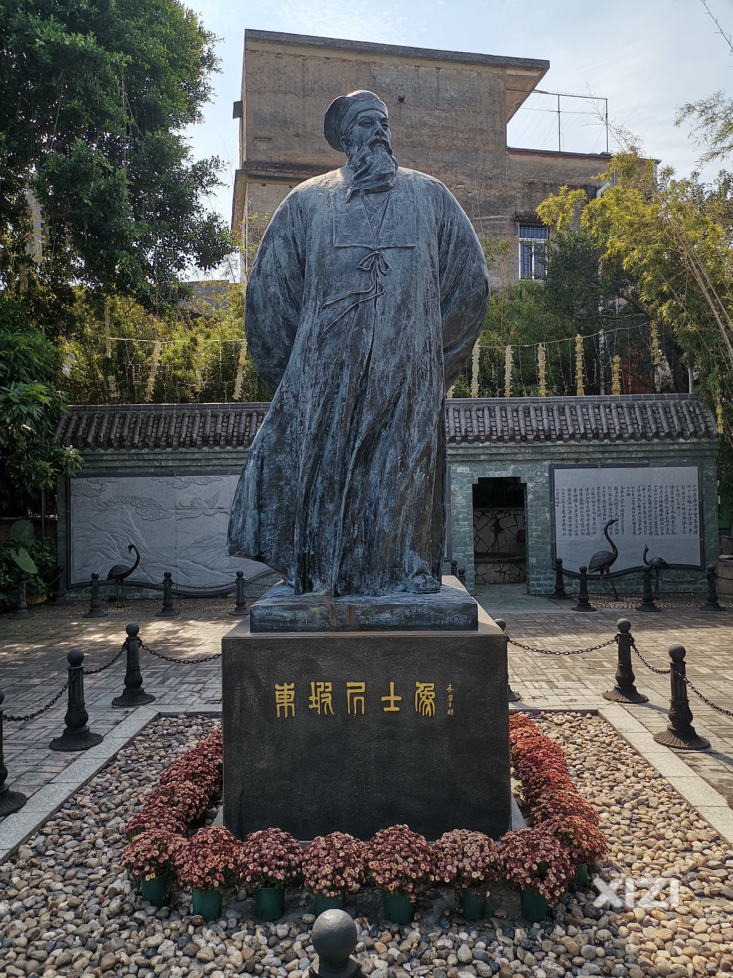 东坡纪念馆东坡像后墙需要绿化