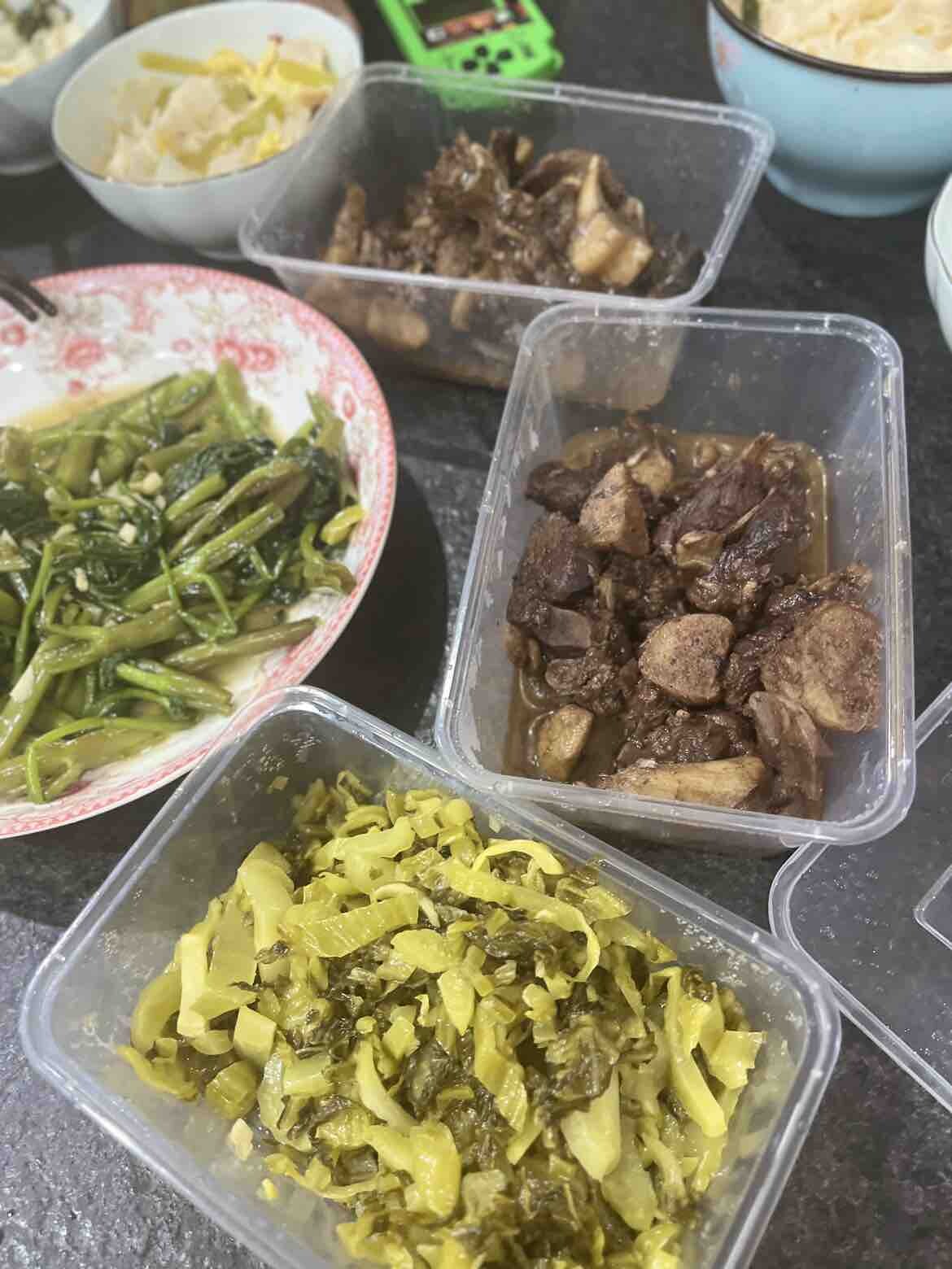 昨晚羊肉狗肉，今天又羊肉