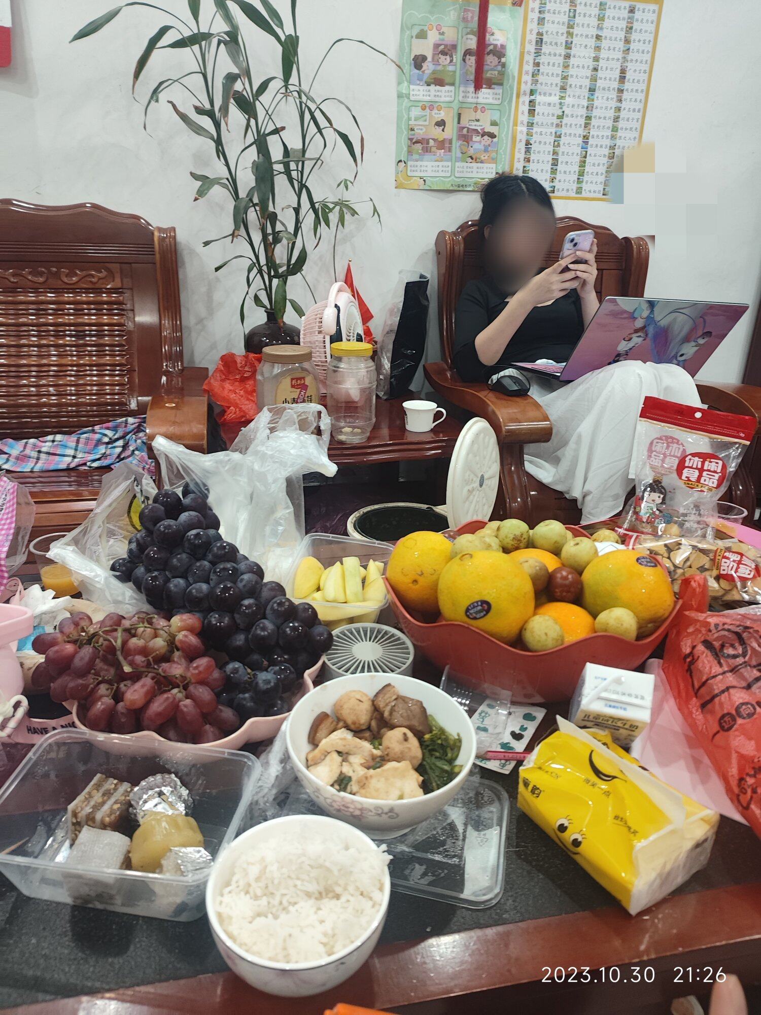 下班，回家到家才吃饭