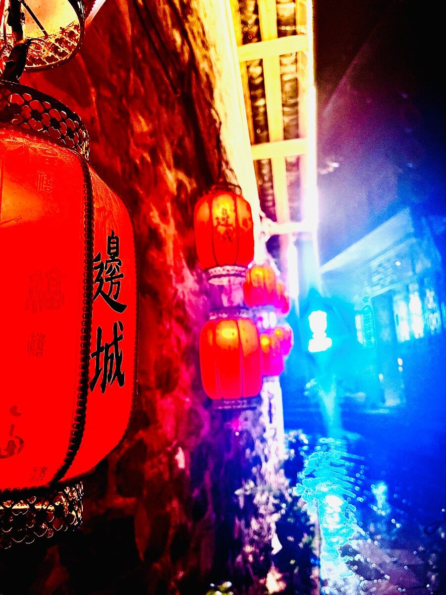 一本书，一文人，一个小镇……