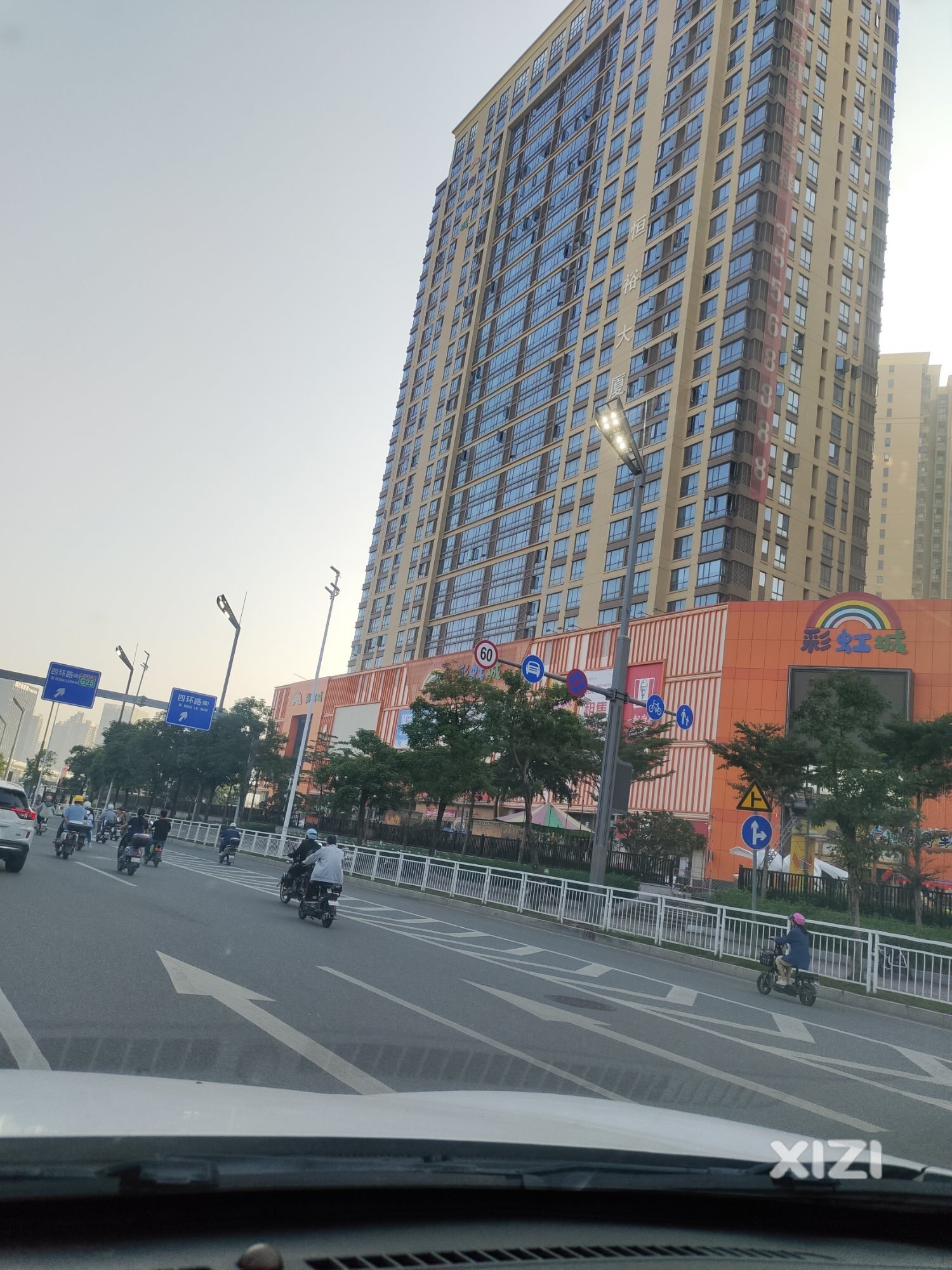 仲恺大道的智慧路灯
