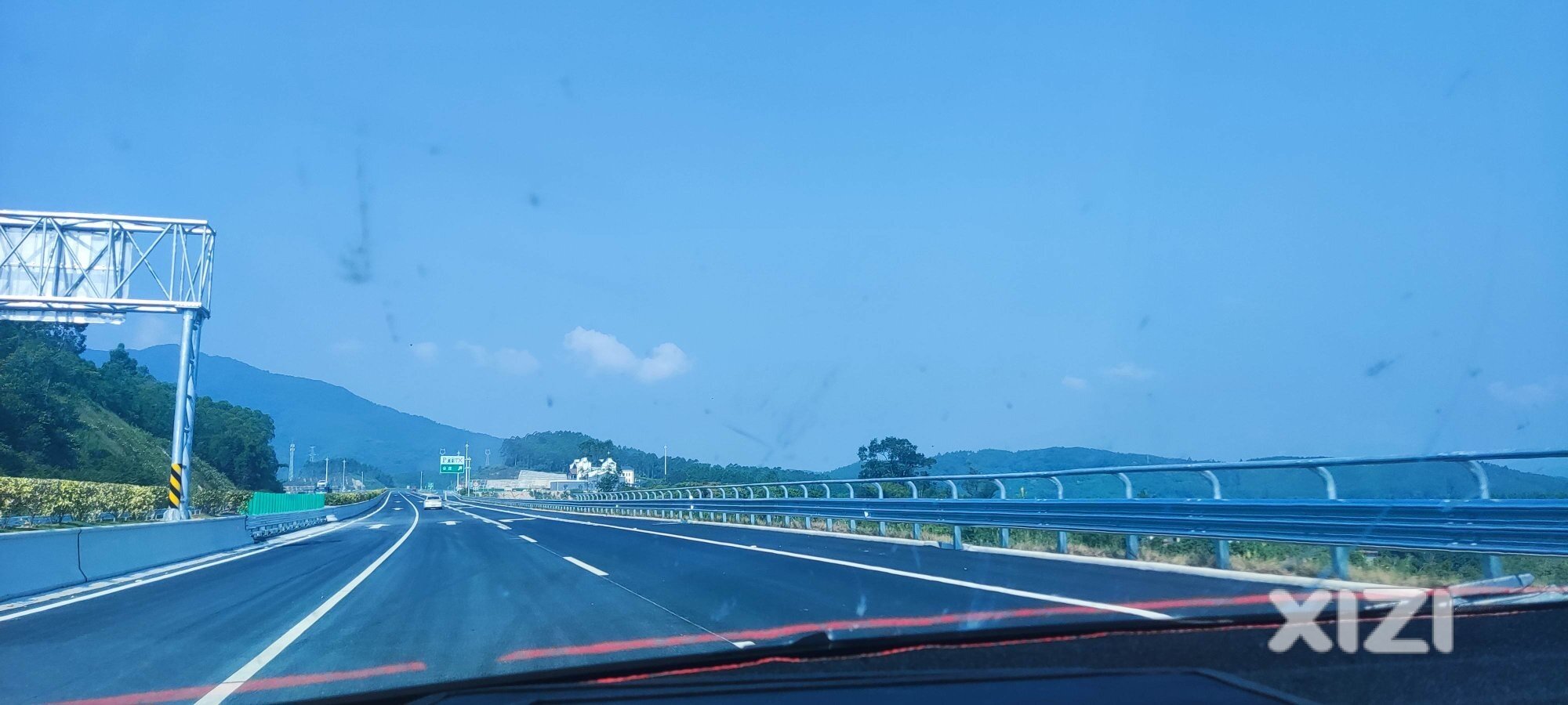 惠龙高速鸟撞车