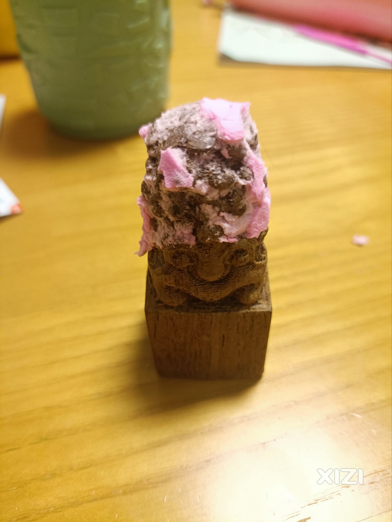 求助:木制印章上的儿童黏土干了后怎么去除干净