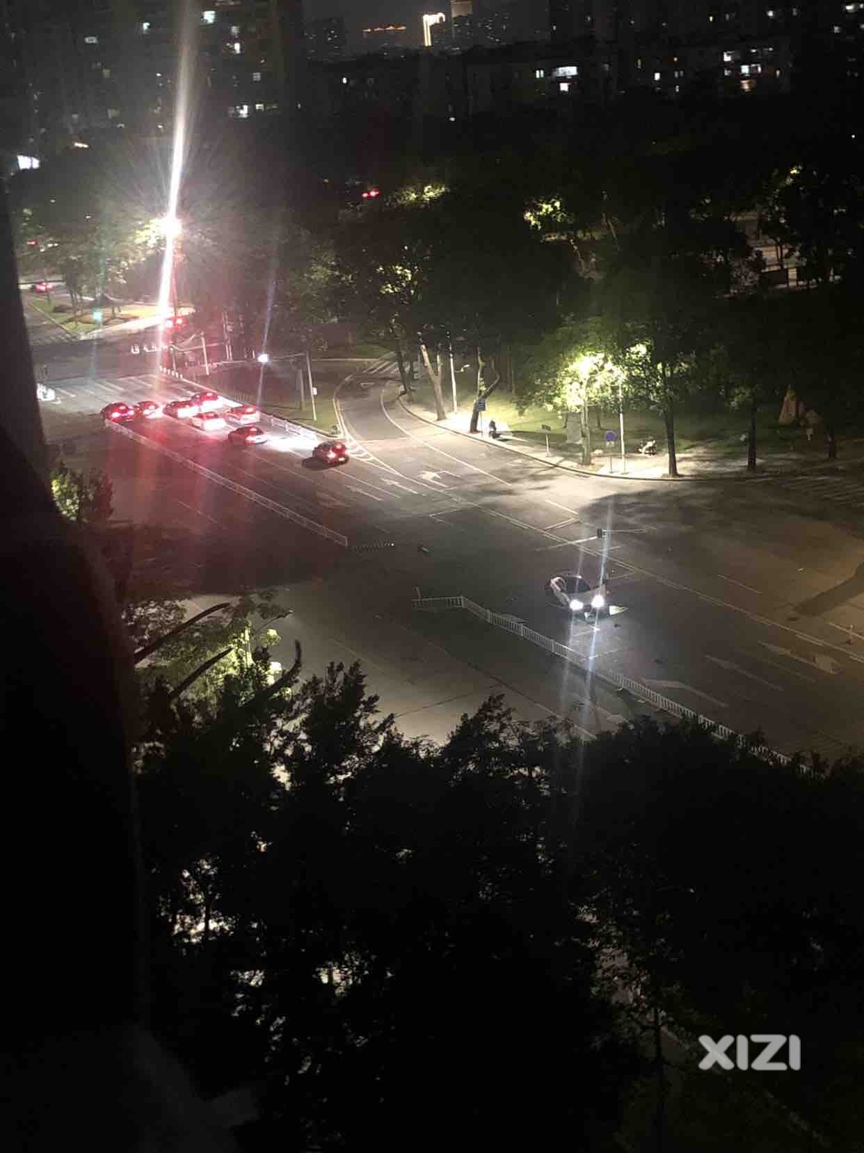 江北碧水湾又发现车撞