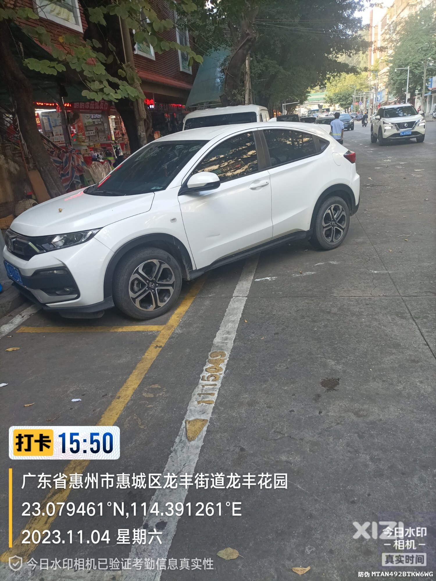 你以为竖着停在格子里不开罚单给你吗？