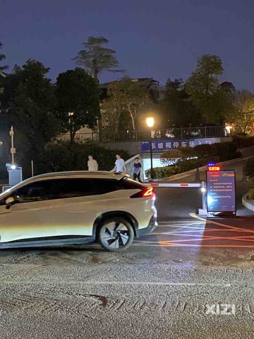 昨晚去水东街一路都没有位置停车