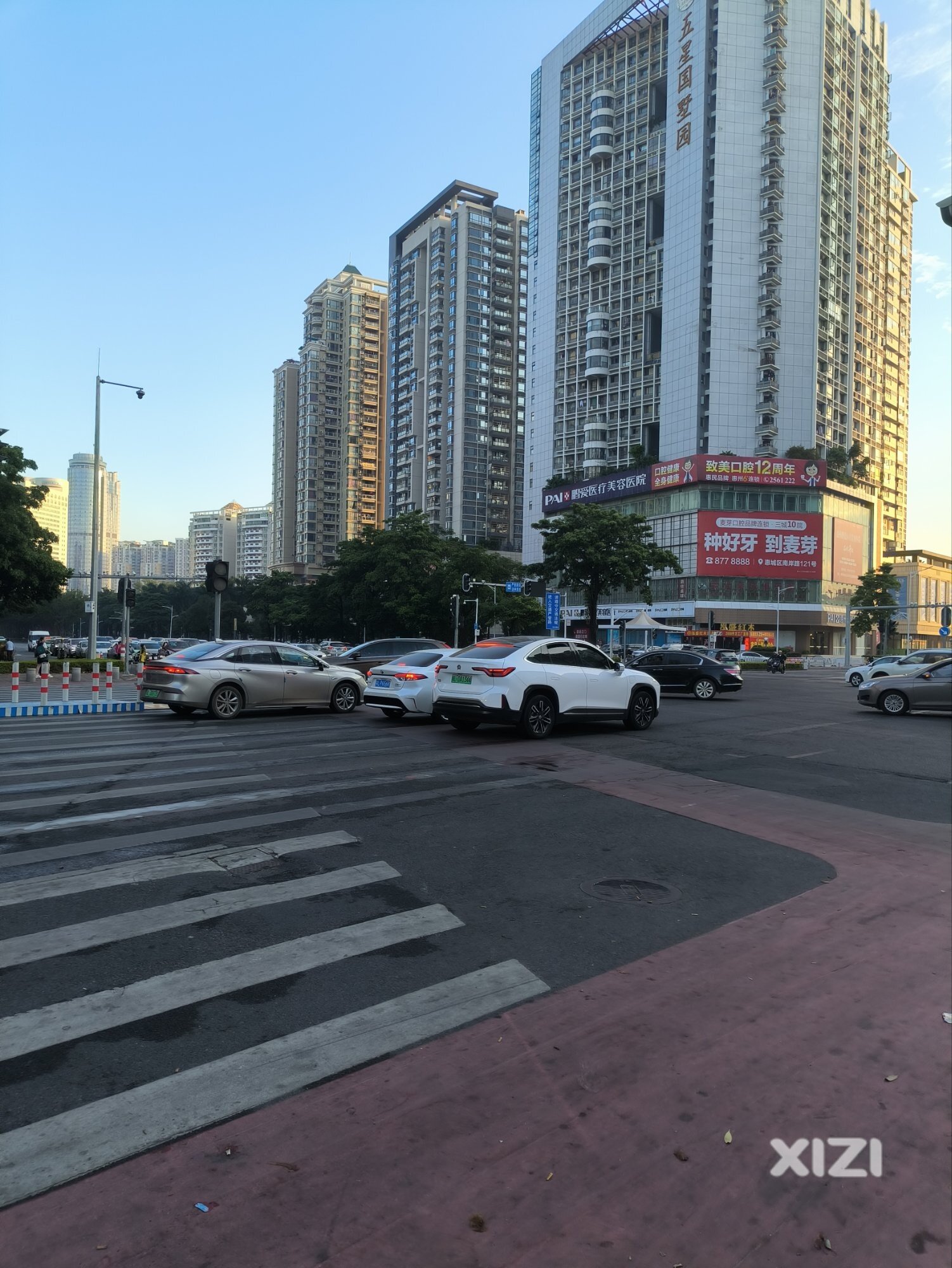 港惠门口十字路口红绿