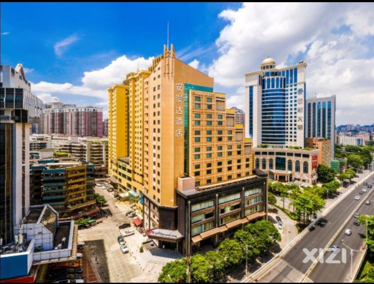 请问这个酒店有没有地下停车场？