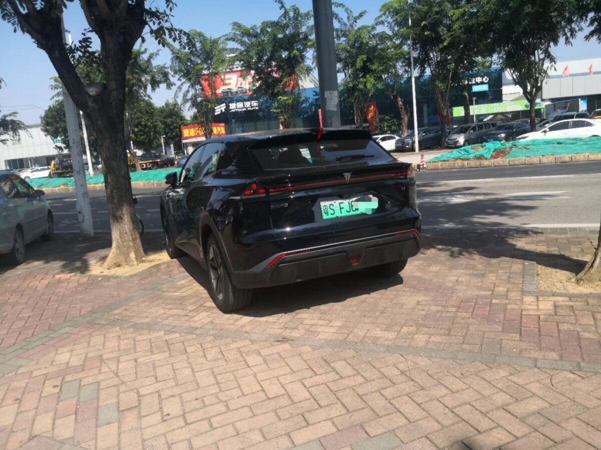 第一次见到长安深蓝S7 SUV现车，还是一脉相承：屁股好看，前脸不咋地
