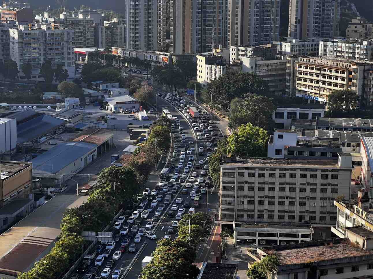 深惠两地办公人士聚在鹅岭南路？